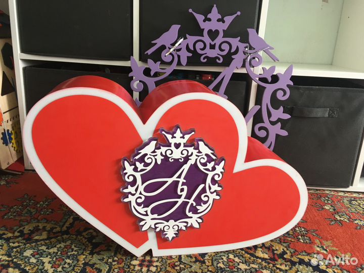 Казна и инициалы для молодожёнов