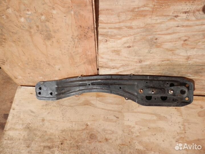 Балка продольная лыжа Toyota Ipsum Avensis Verso