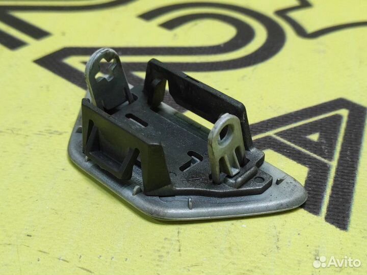 Крышка форсунки омывателя передняя левая Bmw