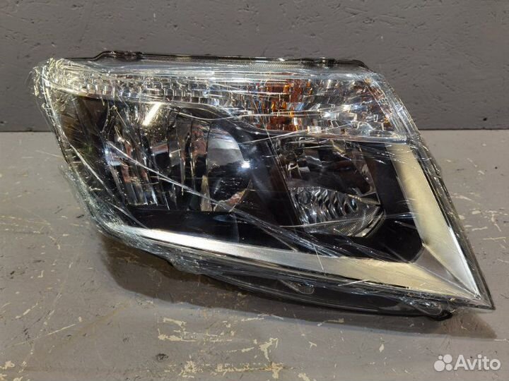 Фара передняя правая Nissan Terrano