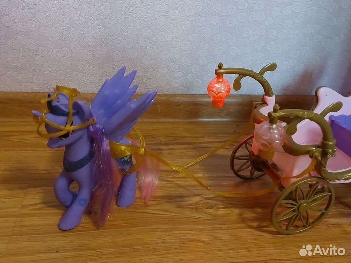 Карета с лошадью