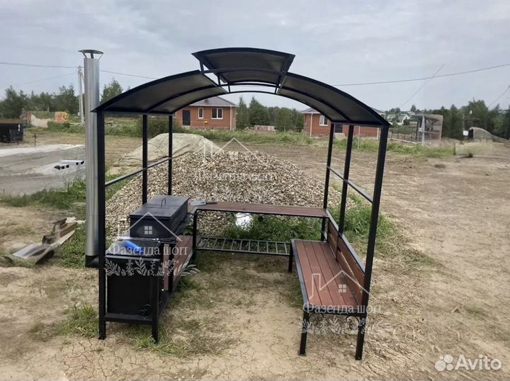 Мангальная зона под крышей