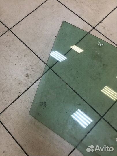 Стекло дверное переднее правое Volkswagen Golf 6