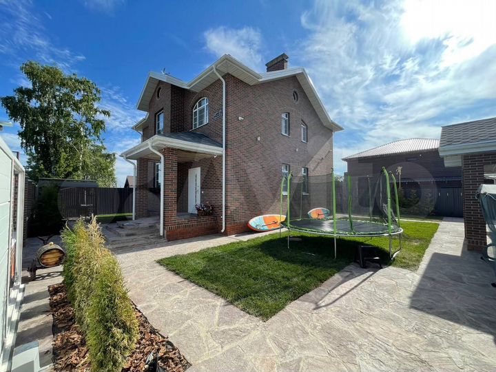 Дом 175 м² на участке 8 сот.