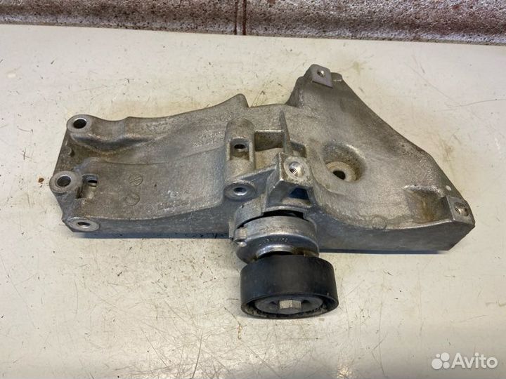 Кронштейн генератора Skoda Octavia A5