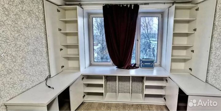 Рабочая зона в углу у Окна и Шкаф