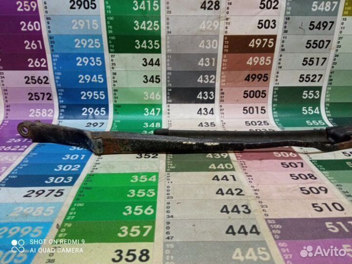 Поводок стеклоочистителя передний правый