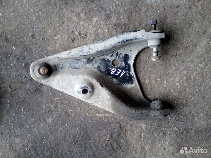 Рычаг левый Renault Logan