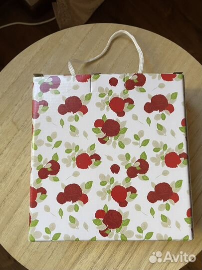 Подарочный набор из 3-х полотенец новый