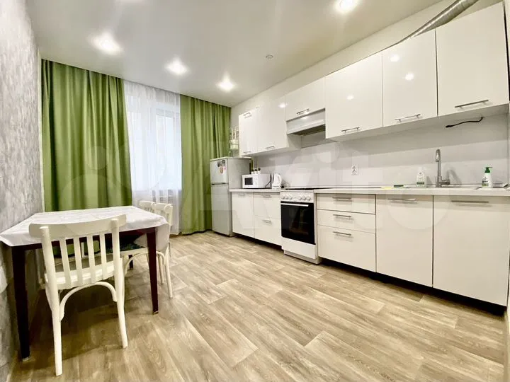 2-к. квартира, 68 м², 2/10 эт.