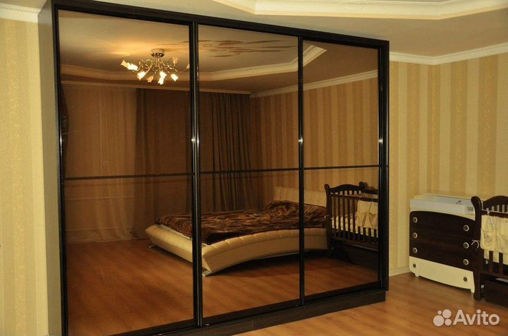 Шкаф с зеркалом