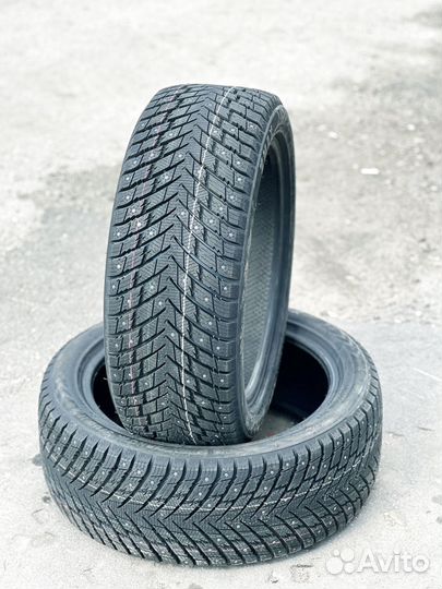 Zmax Winternova Stud II 295/40 R21 97T