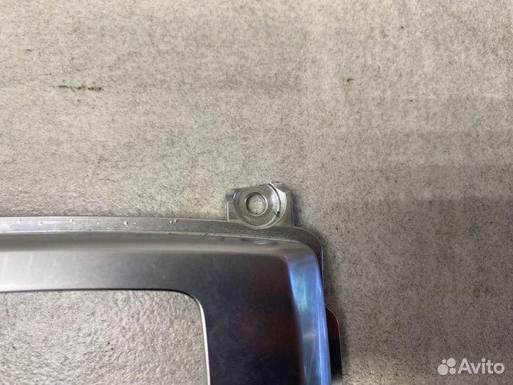 Кнопка стояночного тормоза