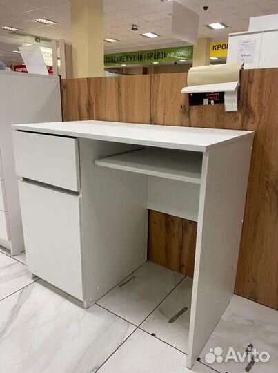 Компьютерный стол пистменный