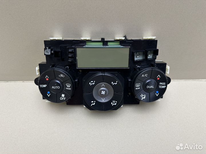 Блок управления климатом Toyota RAV4 (30)