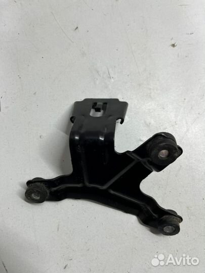 Крепление бочка гура Toyota Land Cruiser 200 2uzfe