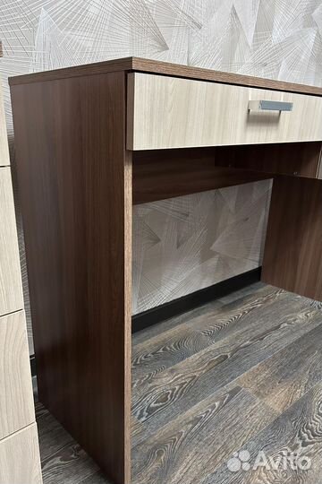 Стол письменный