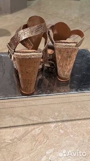 Босоножки на танкетке Sergio Morisson