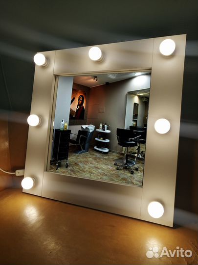 Зеркало с лампочками