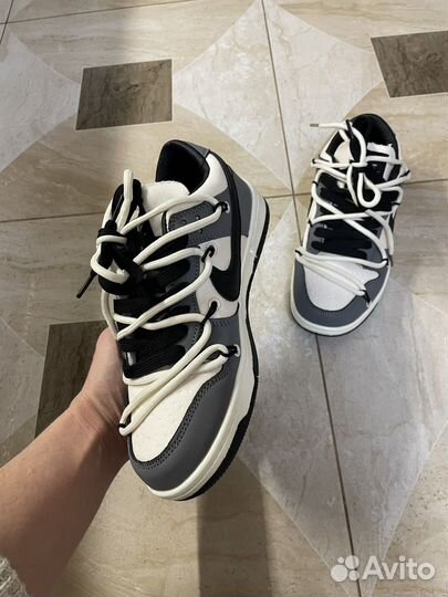 Кроссовки новые