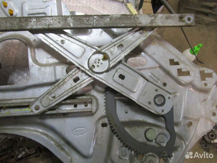 Стеклоподъемник электр. задний левый Kia Magentis