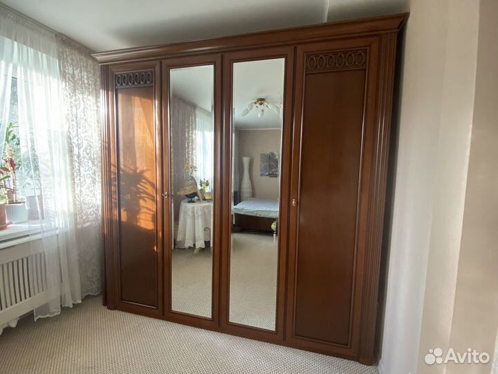 Спальный гарнитур