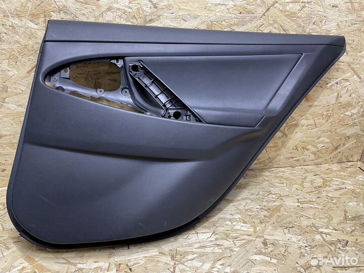 Обшивка двери задней правой (кожа) Toyota Camry 40