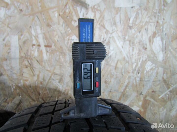 Dunlop SP Winter Ice 01 205/60 R16