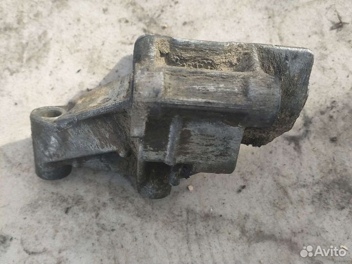 Кронштейн насоса гур Рено Кангу меган симбл