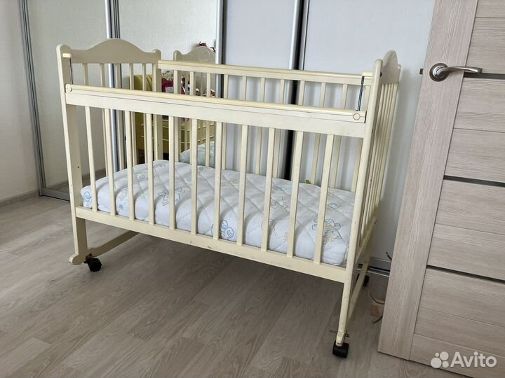 Детская кровать из массива дерева