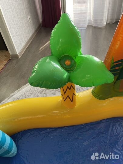 Бассейн детский с горкой и фонтаном