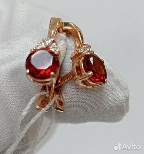 Золотые серьги с фианитом