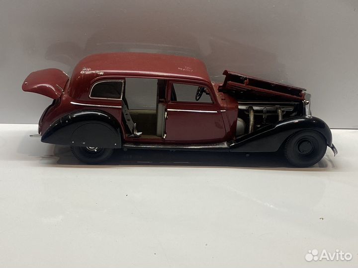Модель Mercedes Benz 770 Signatur models 1:18