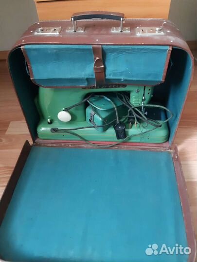 Машина швейная Волга