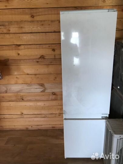 Встраиваемый холодильник