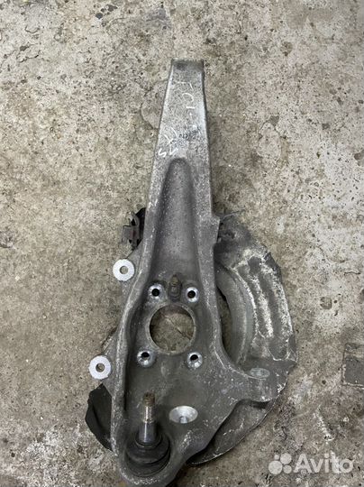 Кулак поворотный левый бмв 7 ф01