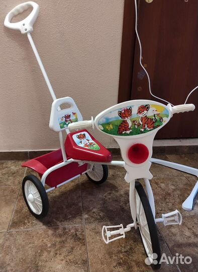 Велосипед трёхколёсный с родительской ручкой