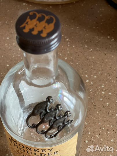 Красивая бутылка для поделок с обезьянами