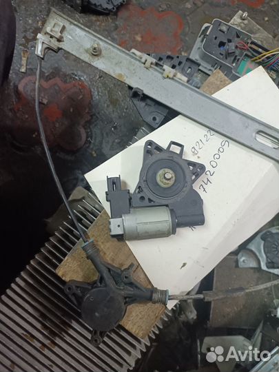 Стеклоподъёмник передний правый Mazda 3 BK