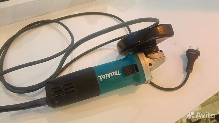 Шлифмашина угловая makita 9558HNR (125мм)