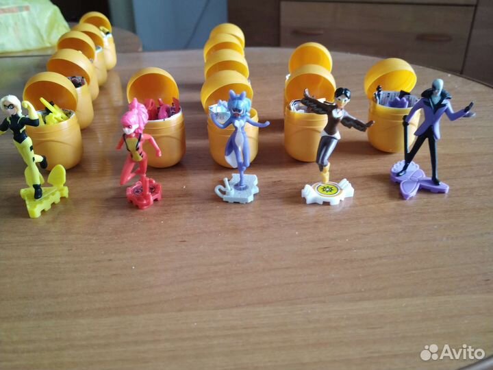 Фигурки леди баг Киндер