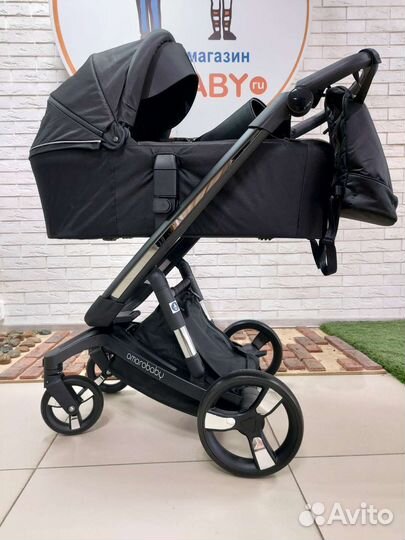 Коляска с автоматической системой торможения