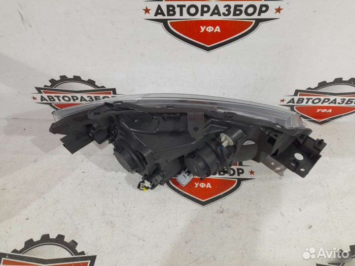 Фара левая Mitsubishi Outlander 3