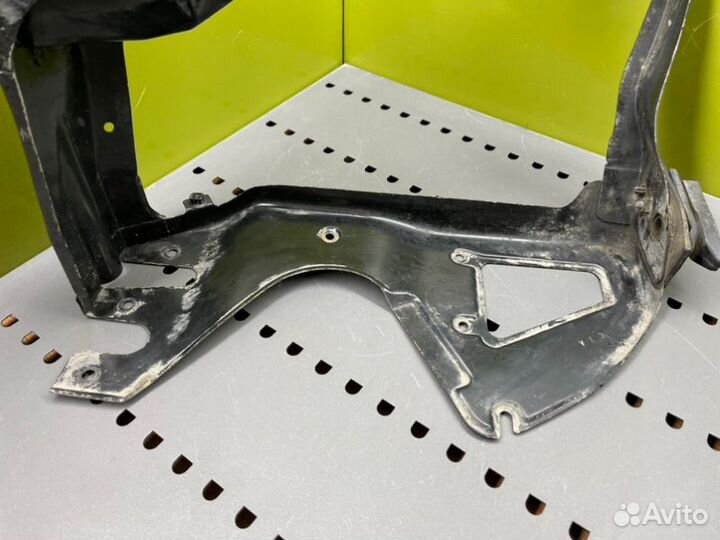 Кронштейн передний левый Mercedes-Benz S-Class