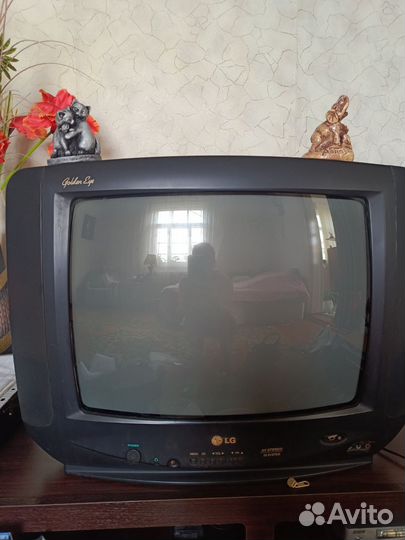 Кресло, телевизор