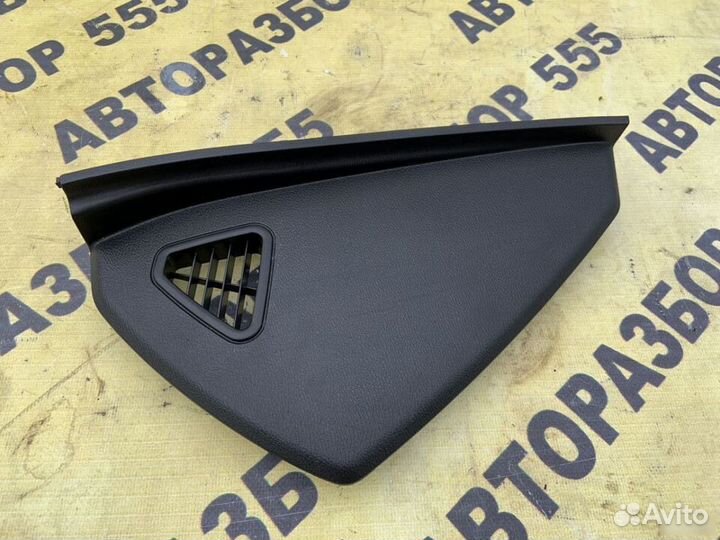 Накладка на торпедо торцевая правая Kia Quoris