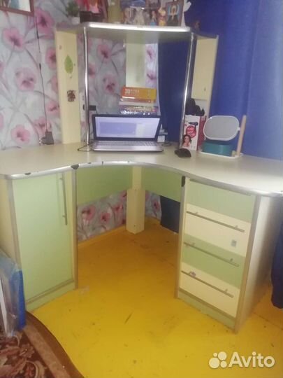 Компьютерный стол