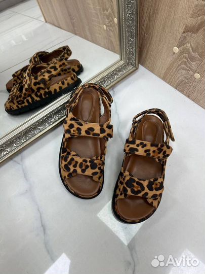 Сандалии для девочки 23,23.5,24размер