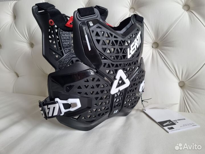 3aщuтa Teлa Leatt 1.5 Chest Protector Вlасk V23