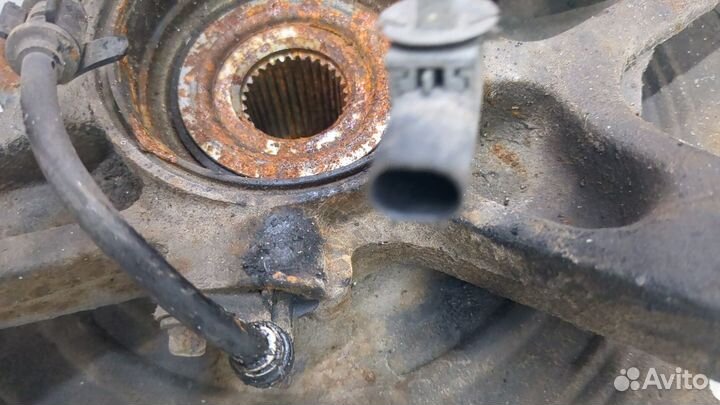 Ступица (кулак, цапфа) левая передняя Mercedes ML W163